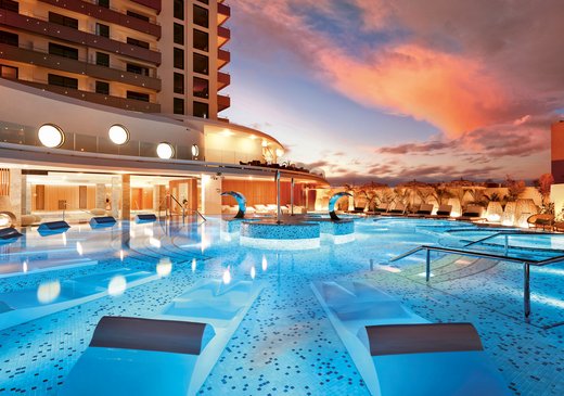 [Translate to Switzerland:] Hard Rock Hotel Teneriffa Pool