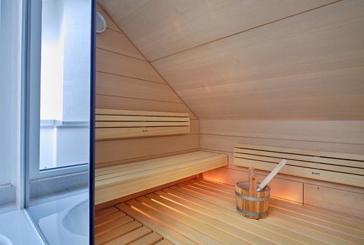 Design nach Mass: Sauna in Dachnische