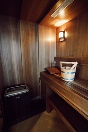 S1 Sauna – Innenverkleidung Nussbaum